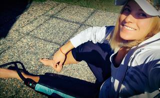 Lara Gut feet photo thumbnail