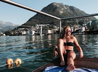 Lara Gut feet photo thumbnail