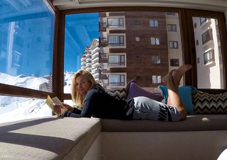 Lara Gut feet photo thumbnail