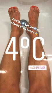 Lara Gut feet photo thumbnail