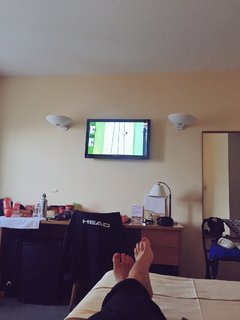 Lara Gut feet photo thumbnail