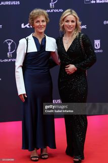 Lara Gut feet photo thumbnail