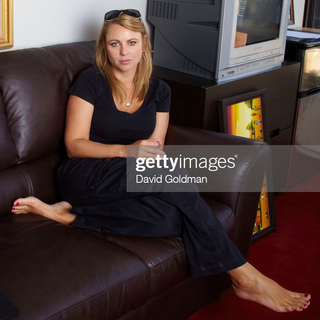 Lara Logan feet photo thumbnail