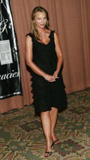 Lara Logan feet photo thumbnail