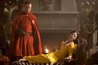 Lara Pulver feet photo thumbnail