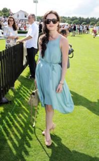 Lara Pulver feet photo thumbnail