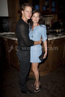 Lara Pulver feet photo thumbnail