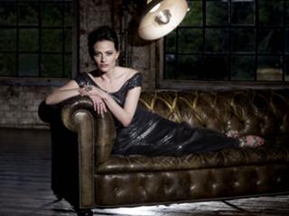 Lara Pulver feet photo thumbnail