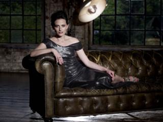 Lara Pulver feet photo thumbnail
