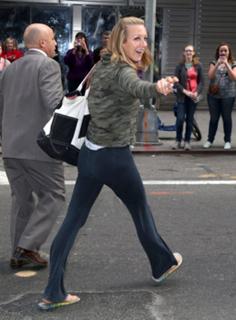 Lara Spencer feet photo thumbnail