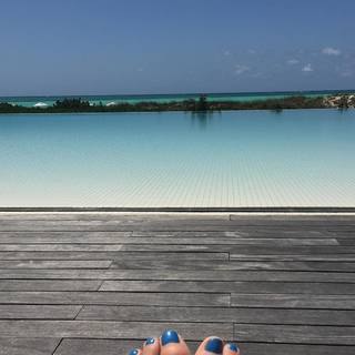Lara Spencer feet photo thumbnail