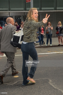 Lara Spencer feet photo thumbnail