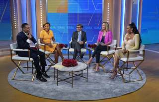 Lara Spencer feet photo thumbnail