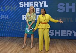 Lara Spencer feet photo thumbnail