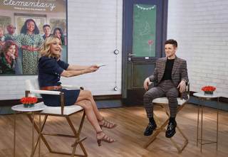 Lara Spencer feet photo thumbnail