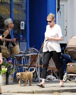 Lara Stone feet photo 10