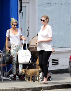 Lara Stone feet photo 9