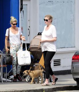 Lara Stone feet photo 8