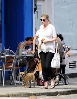 Lara Stone feet photo 7