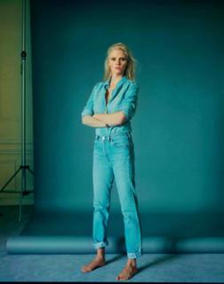 Lara Stone feet photo 17