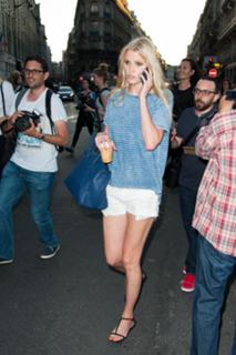 Lara Stone feet photo 6