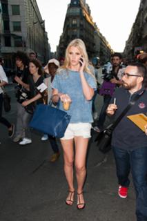 Lara Stone feet photo 5