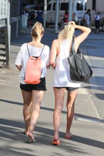Lara Stone feet photo 9