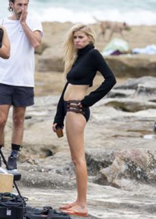 Lara Stone feet photo 16