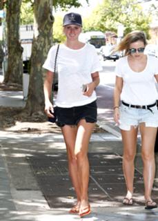 Lara Stone feet photo 12