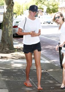Lara Stone feet photo 6
