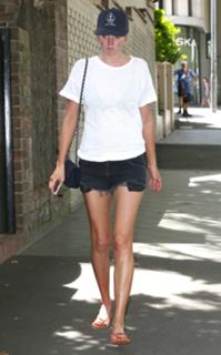 Lara Stone feet photo 1