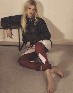 Lara Stone feet photo 2
