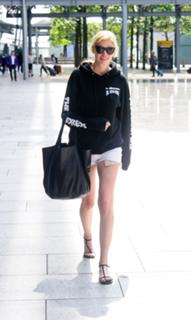Lara Stone feet photo 13
