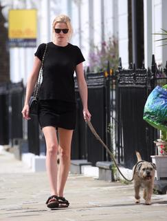 Lara Stone feet photo 5