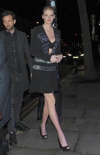 Lara Stone feet photo 8