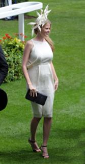 Lara Stone feet photo 8