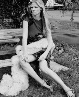 Lara Stone feet photo 7