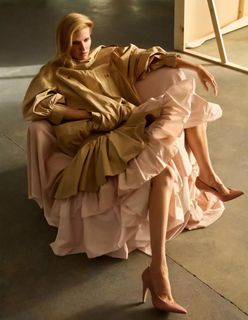 Lara Stone feet photo 4