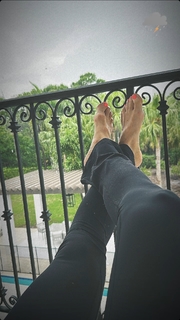 Lara Trump feet photo thumbnail