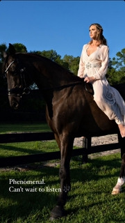 Lara Trump feet photo thumbnail