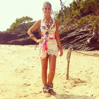 Lara Álvarez feet photo thumbnail