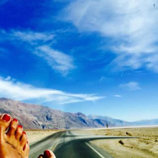 Lara Álvarez feet photo thumbnail