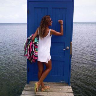 Lara Álvarez feet photo thumbnail