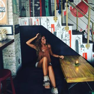 Lara Álvarez feet photo thumbnail