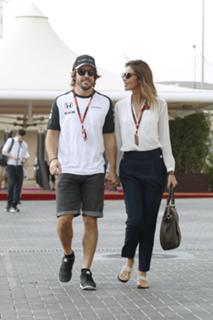 Lara Álvarez feet photo thumbnail