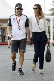 Lara Álvarez feet photo thumbnail