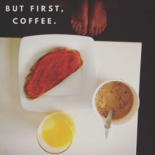 Lara Álvarez feet photo thumbnail