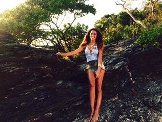 Lara Álvarez feet photo thumbnail