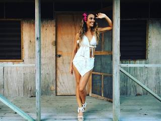 Lara Álvarez feet photo thumbnail