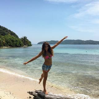 Lara Álvarez feet photo thumbnail